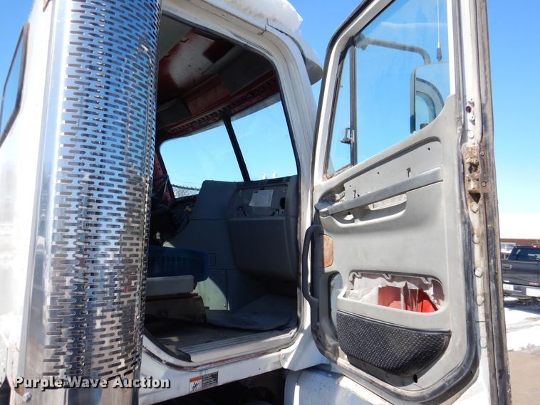 image for item IO9466 2003 Freightliner Century Class CST120  truck cab and chassis