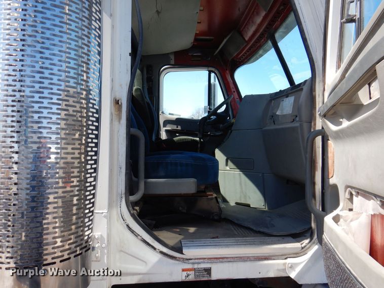 image for item IO9466 2003 Freightliner Century Class CST120  truck cab and chassis