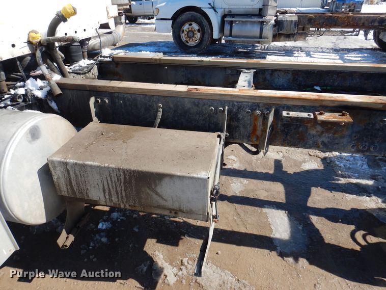 image for item IO9466 2003 Freightliner Century Class CST120  truck cab and chassis