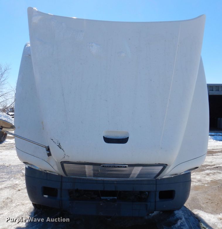 image for item IO9466 2003 Freightliner Century Class CST120  truck cab and chassis