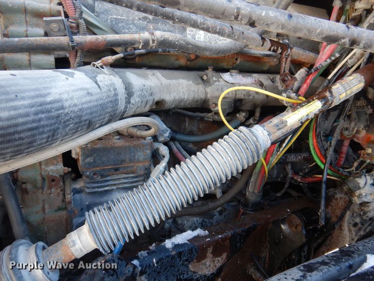 image for item IO9466 2003 Freightliner Century Class CST120  truck cab and chassis