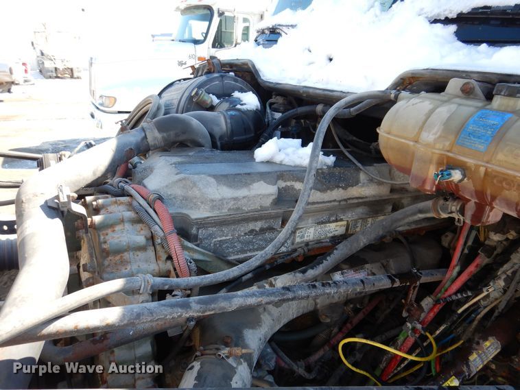 image for item IO9466 2003 Freightliner Century Class CST120  truck cab and chassis