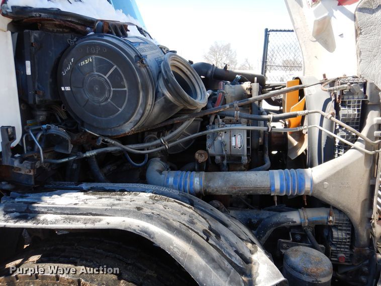 image for item IO9466 2003 Freightliner Century Class CST120  truck cab and chassis