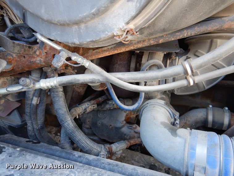 image for item IO9466 2003 Freightliner Century Class CST120  truck cab and chassis