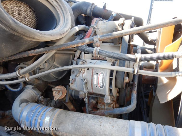 image for item IO9466 2003 Freightliner Century Class CST120  truck cab and chassis