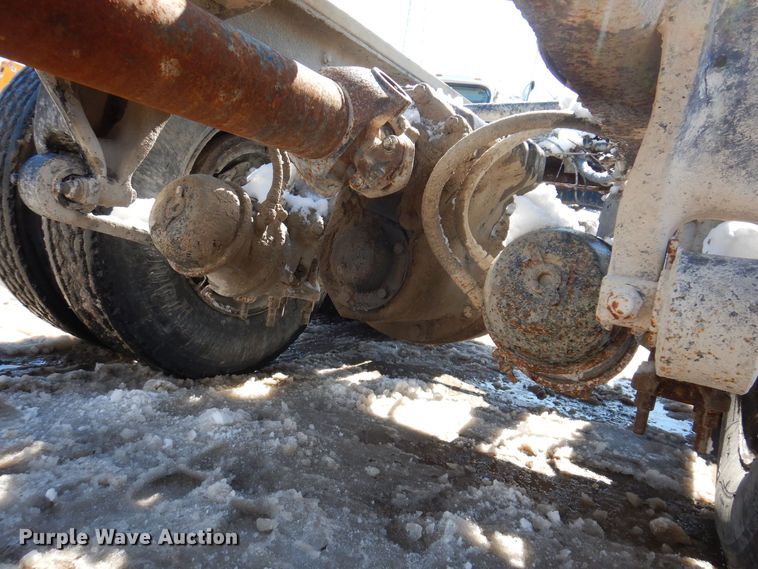 image for item IO9466 2003 Freightliner Century Class CST120  truck cab and chassis