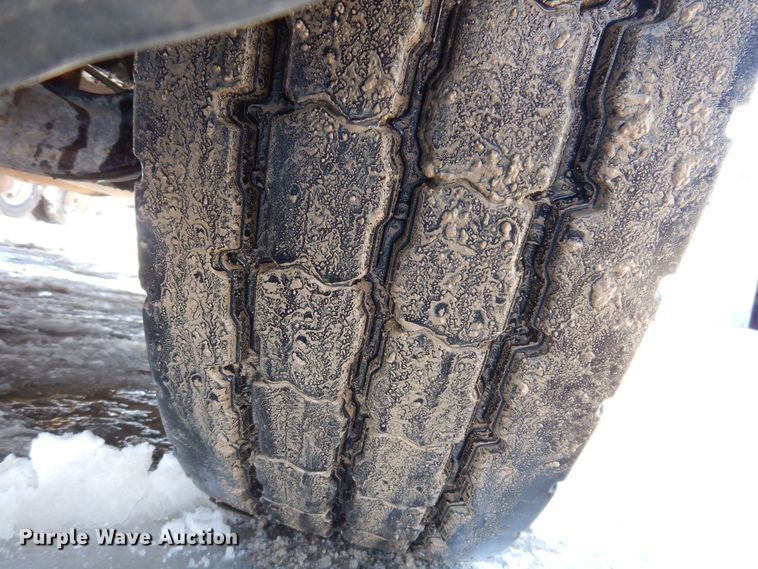 image for item IO9466 2003 Freightliner Century Class CST120  truck cab and chassis