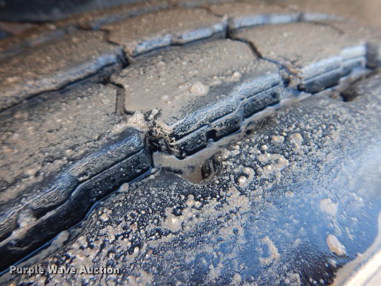 image for item IO9466 2003 Freightliner Century Class CST120  truck cab and chassis