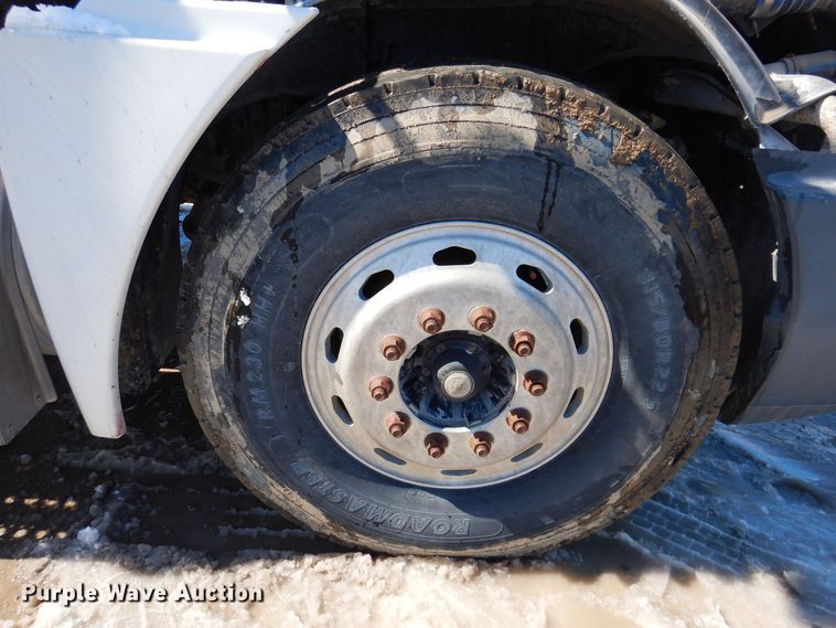 image for item IO9466 2003 Freightliner Century Class CST120  truck cab and chassis