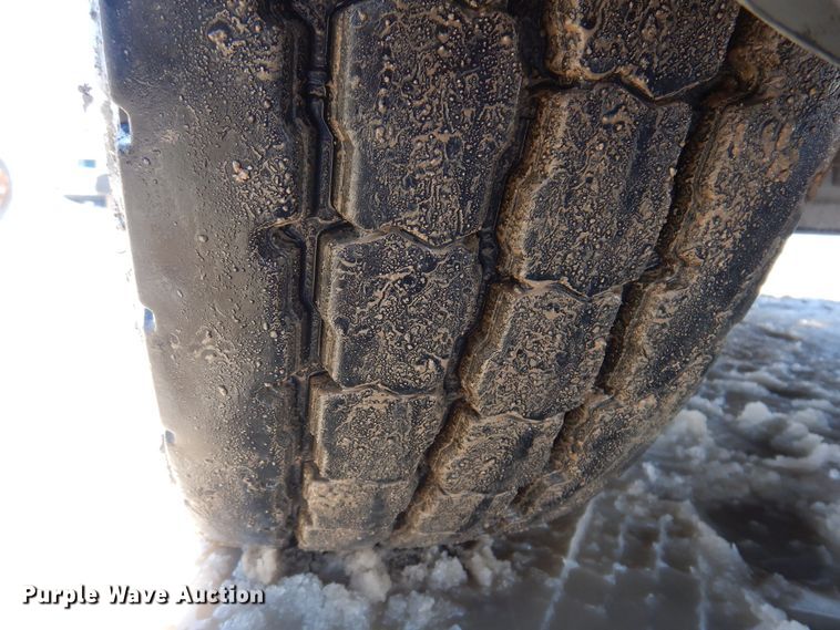 image for item IO9466 2003 Freightliner Century Class CST120  truck cab and chassis