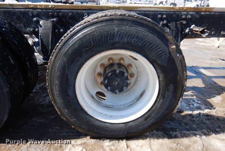 image for item IO9466 2003 Freightliner Century Class CST120  truck cab and chassis