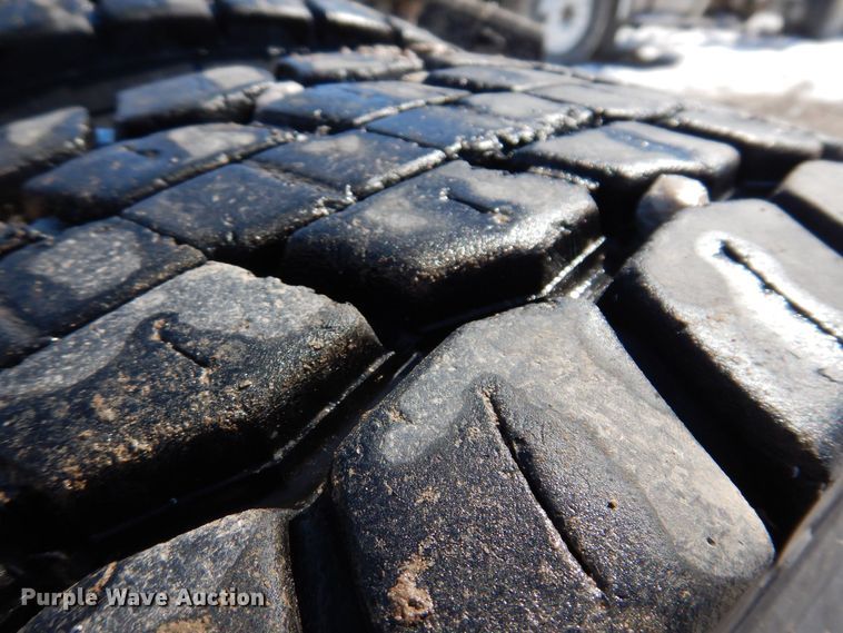 image for item IO9466 2003 Freightliner Century Class CST120  truck cab and chassis