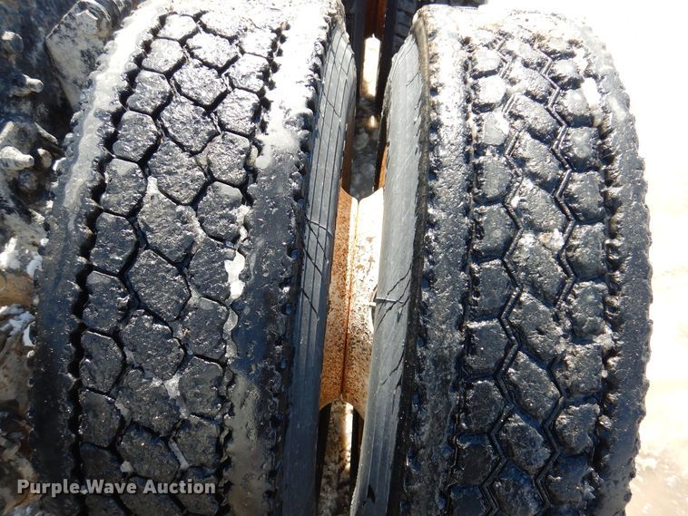 image for item IO9466 2003 Freightliner Century Class CST120  truck cab and chassis