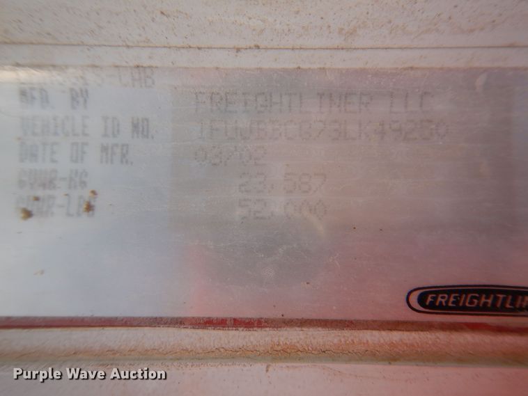 image for item IO9466 2003 Freightliner Century Class CST120  truck cab and chassis