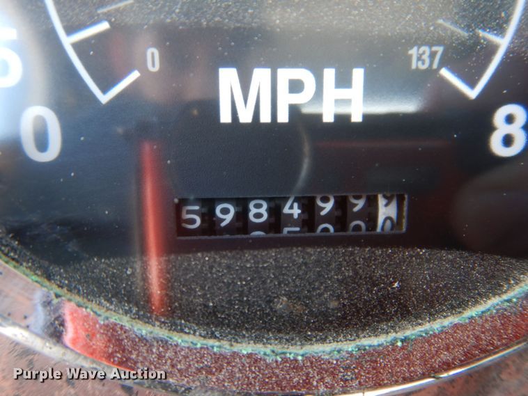 image for item IO9467 2001 International 9400i  truck cab and chassis