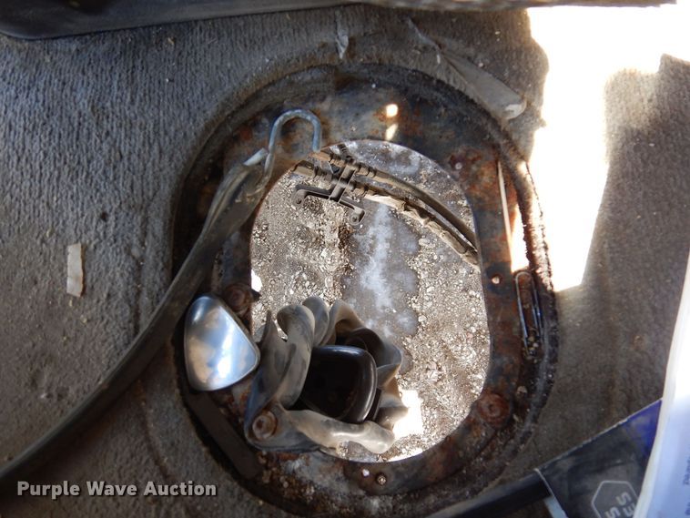 image for item IO9467 2001 International 9400i  truck cab and chassis