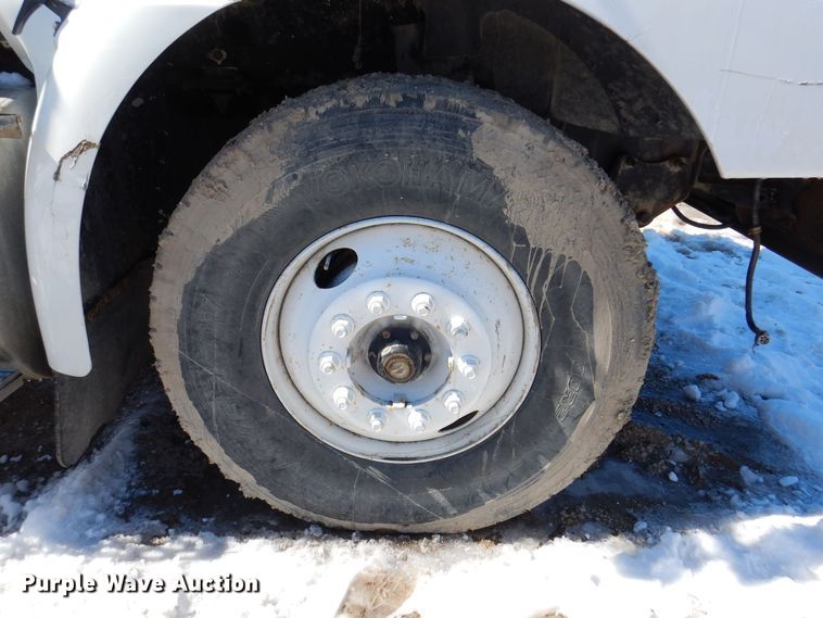 image for item IO9467 2001 International 9400i  truck cab and chassis