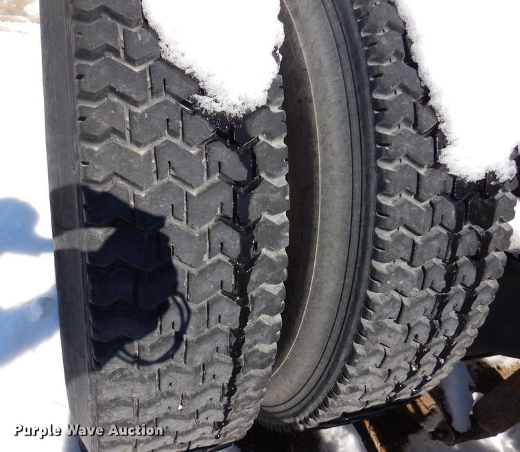 image for item IO9467 2001 International 9400i  truck cab and chassis