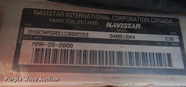 image for item IO9467 2001 International 9400i  truck cab and chassis