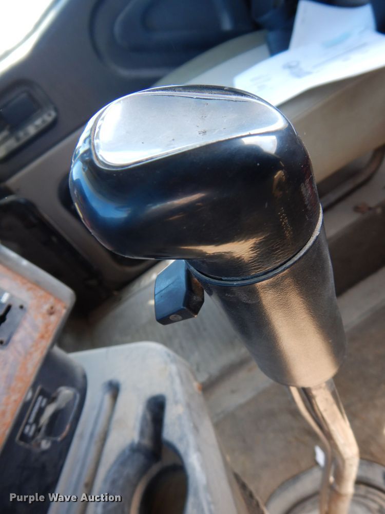 image for item IO9468 2001 International 9400i  truck cab and chassis