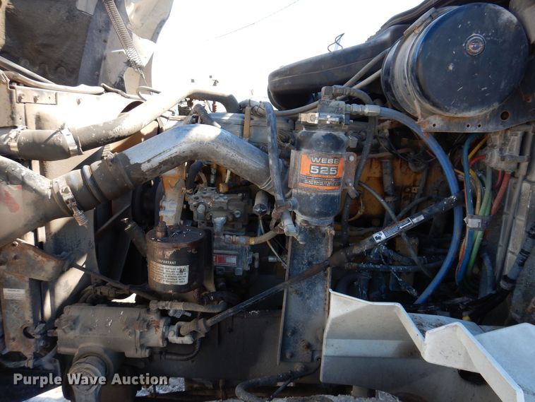 image for item IO9468 2001 International 9400i  truck cab and chassis