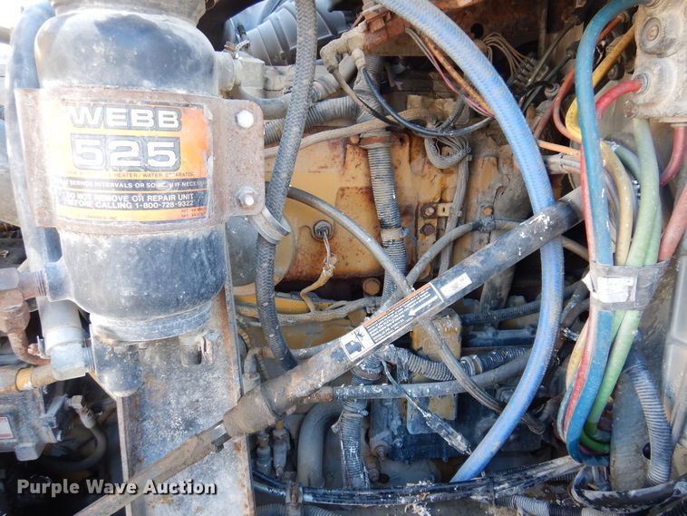 image for item IO9468 2001 International 9400i  truck cab and chassis