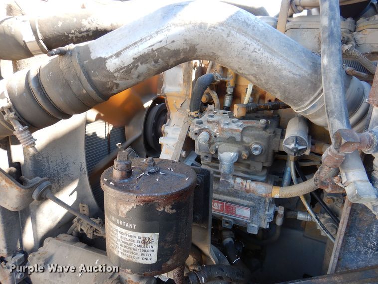 image for item IO9468 2001 International 9400i  truck cab and chassis