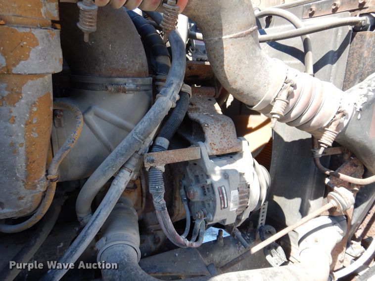 image for item IO9468 2001 International 9400i  truck cab and chassis