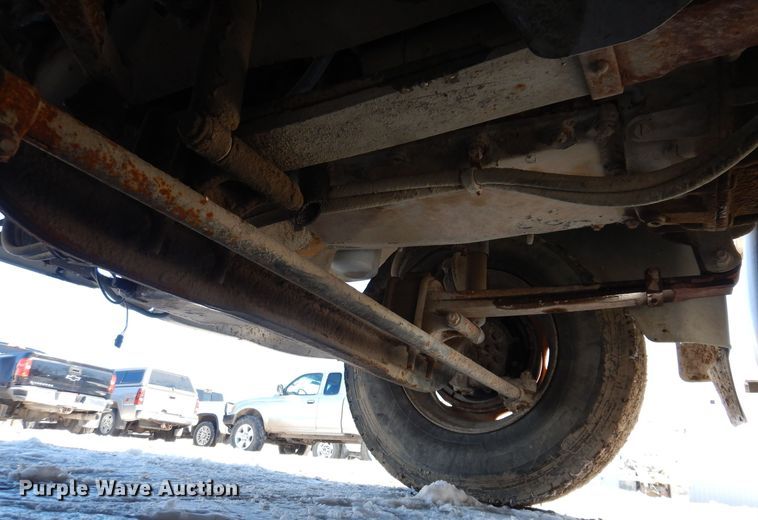 image for item IO9468 2001 International 9400i  truck cab and chassis