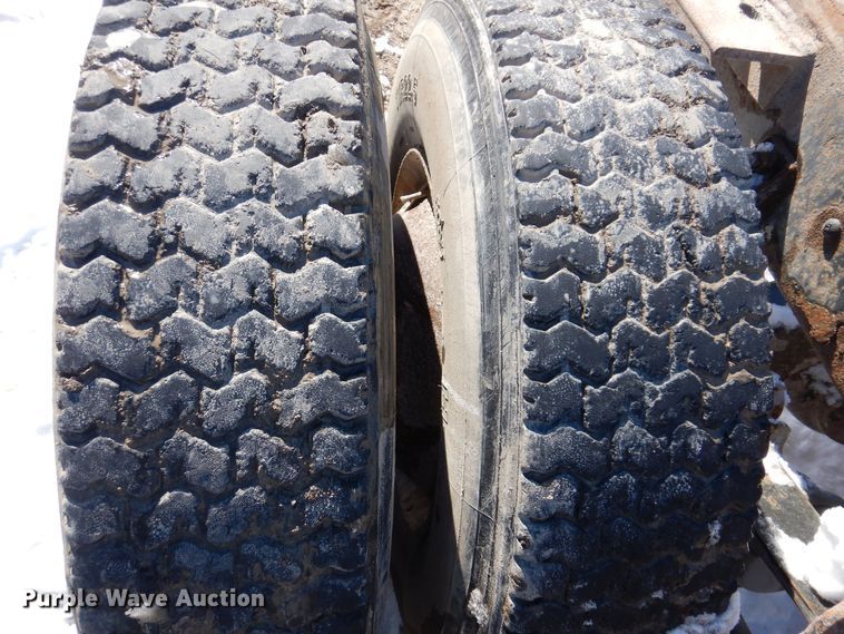 image for item IO9468 2001 International 9400i  truck cab and chassis