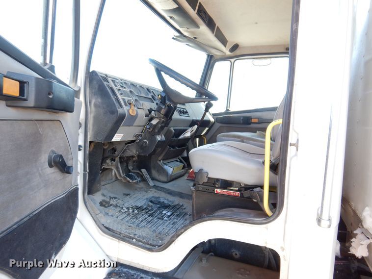 image for item IO9469 1999 Freightliner FL70  box truck