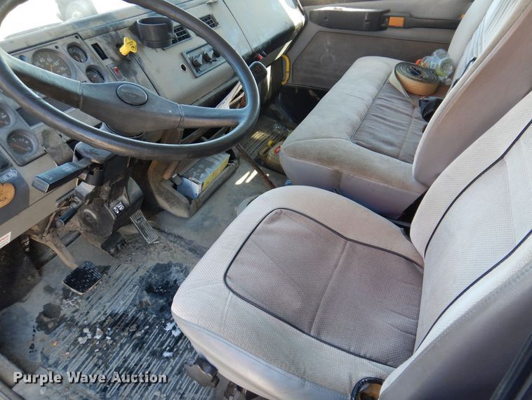 image for item IO9469 1999 Freightliner FL70  box truck