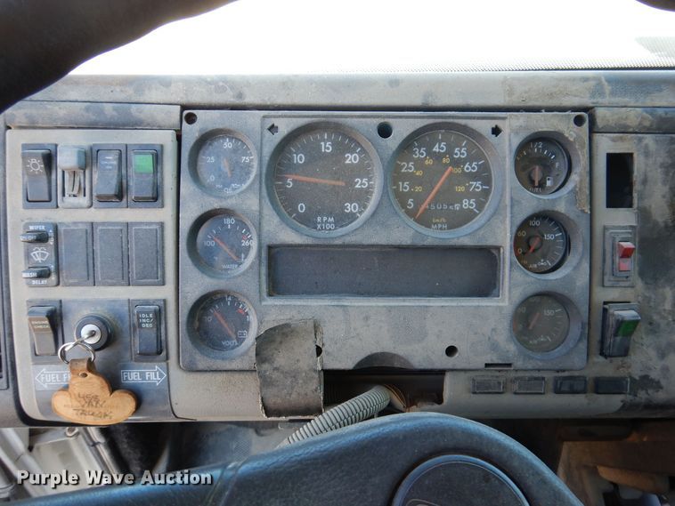 image for item IO9469 1999 Freightliner FL70  box truck