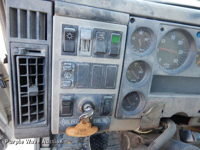 image for item IO9469 1999 Freightliner FL70  box truck