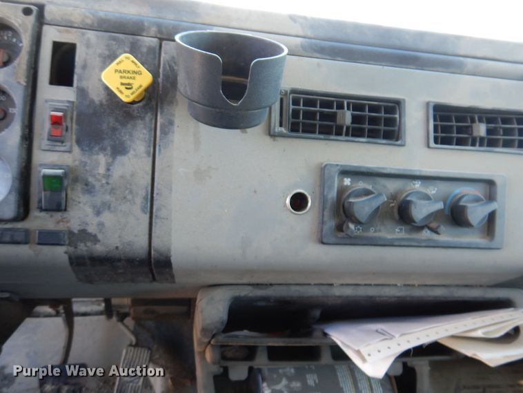 image for item IO9469 1999 Freightliner FL70  box truck