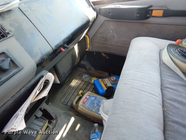 image for item IO9469 1999 Freightliner FL70  box truck