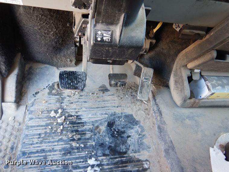 image for item IO9469 1999 Freightliner FL70  box truck