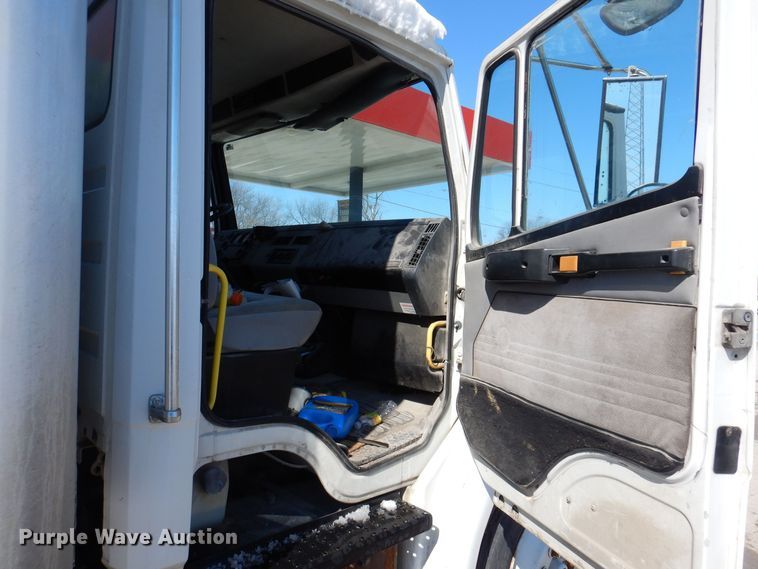 image for item IO9469 1999 Freightliner FL70  box truck