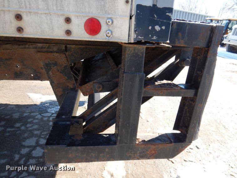 image for item IO9469 1999 Freightliner FL70  box truck