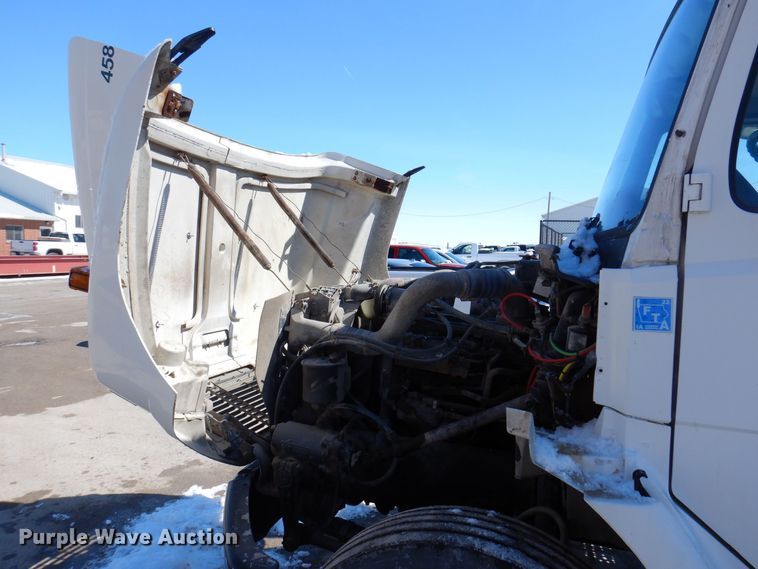 image for item IO9469 1999 Freightliner FL70  box truck