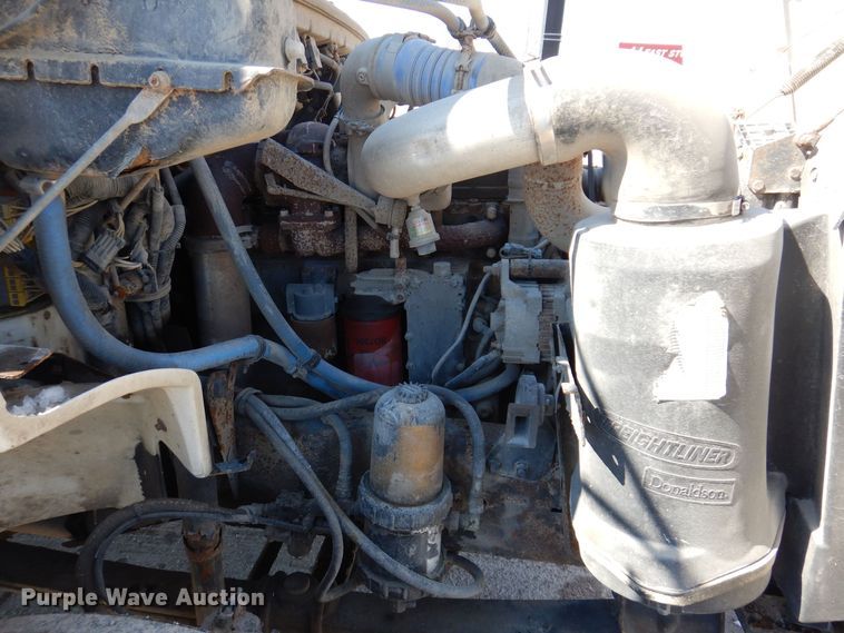 image for item IO9469 1999 Freightliner FL70  box truck