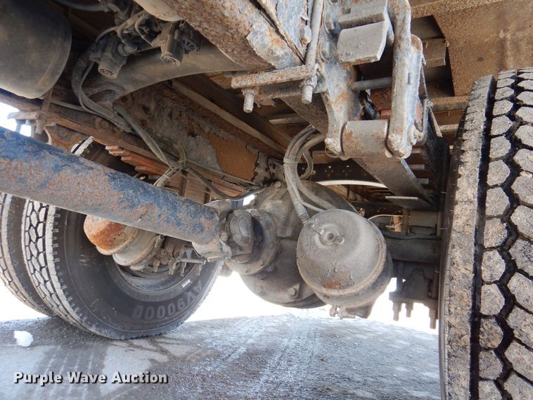 image for item IO9469 1999 Freightliner FL70  box truck