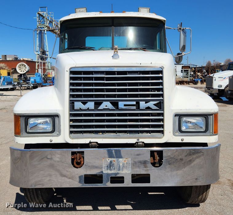 image for item JB9453 1998 Mack CH613  semi truck