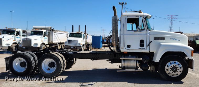 image for item JB9453 1998 Mack CH613  semi truck