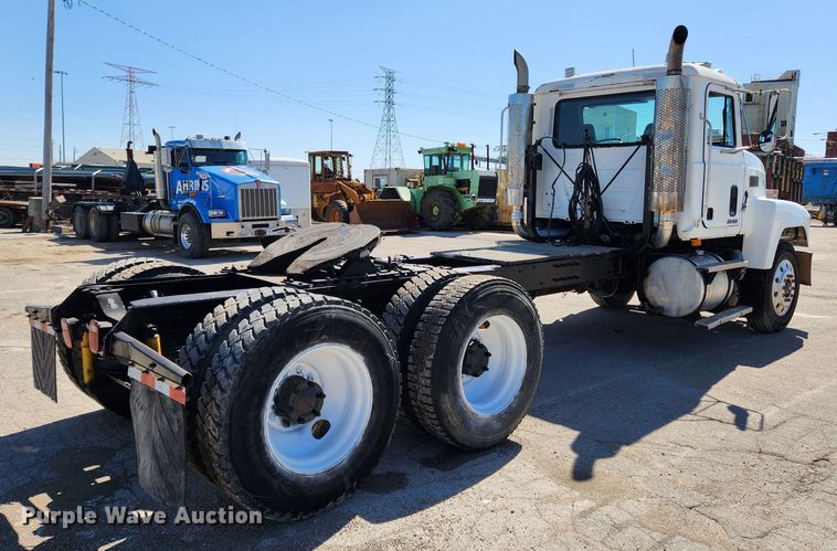 image for item JB9453 1998 Mack CH613  semi truck