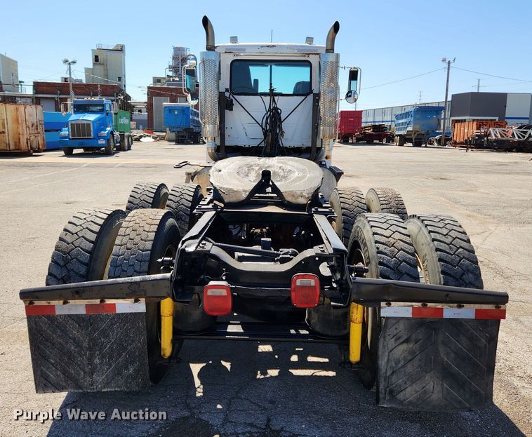 image for item JB9453 1998 Mack CH613  semi truck