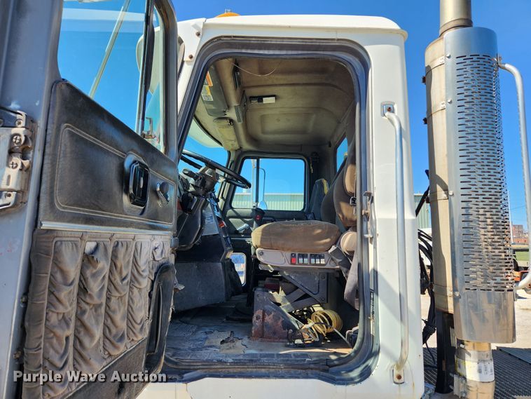 image for item JB9453 1998 Mack CH613  semi truck