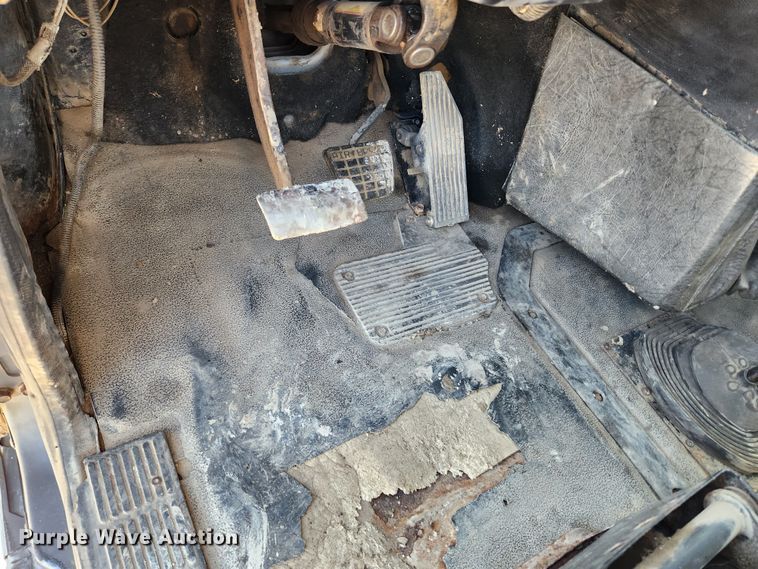 image for item JB9453 1998 Mack CH613  semi truck