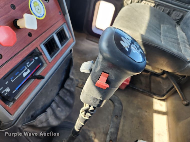 image for item JB9453 1998 Mack CH613  semi truck