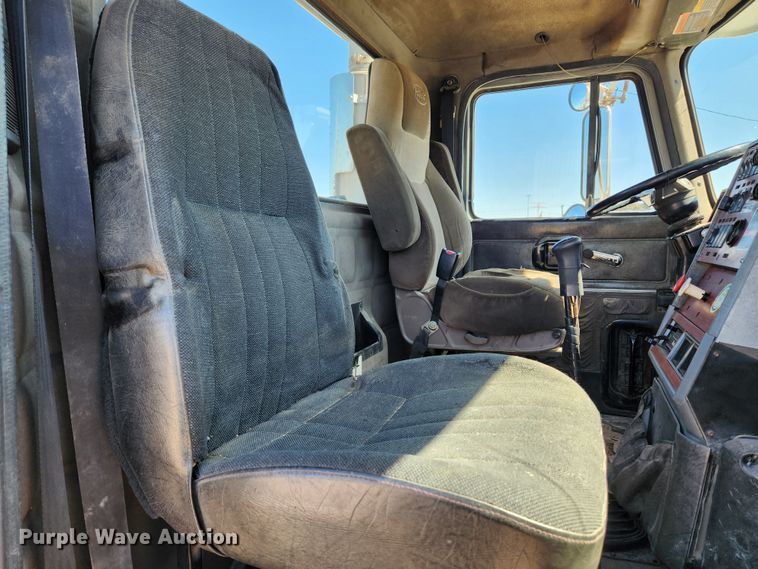 image for item JB9453 1998 Mack CH613  semi truck